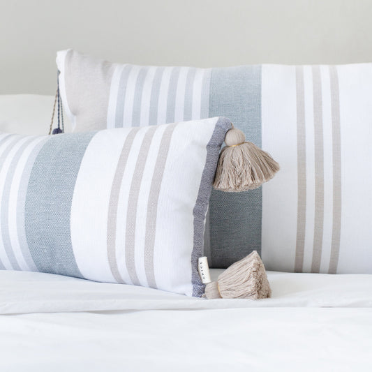 Cojín Olivia Mini con borlas