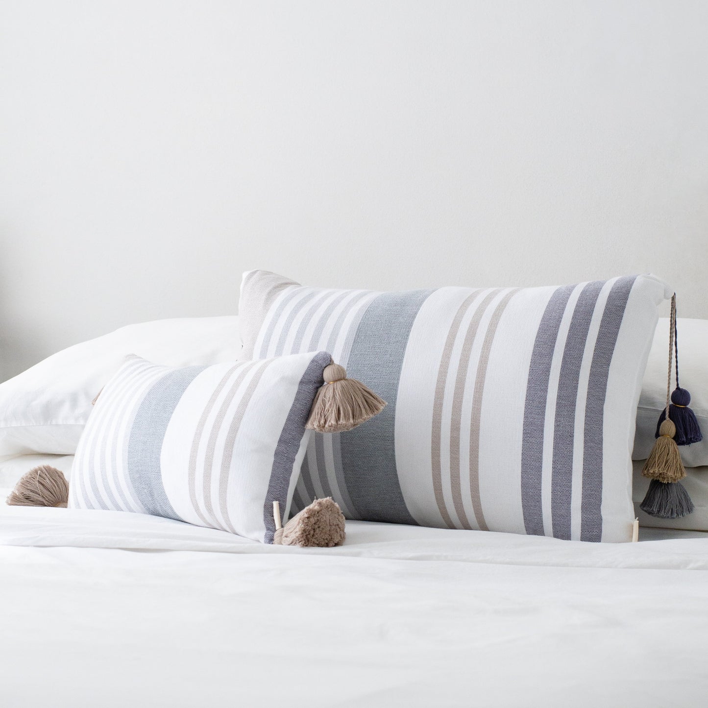 Cojín Olivia Mini con borlas