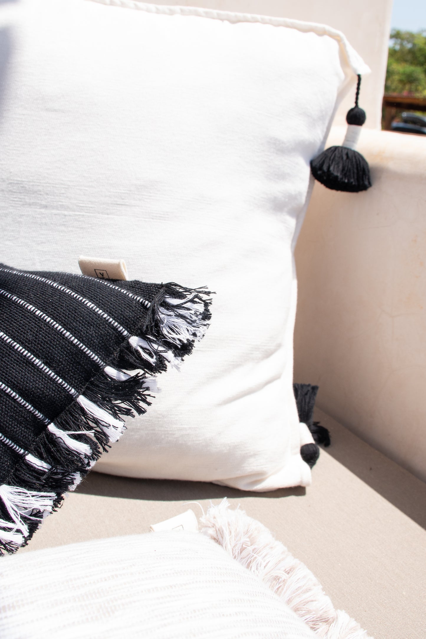 Cojín Alcatraz deshilado