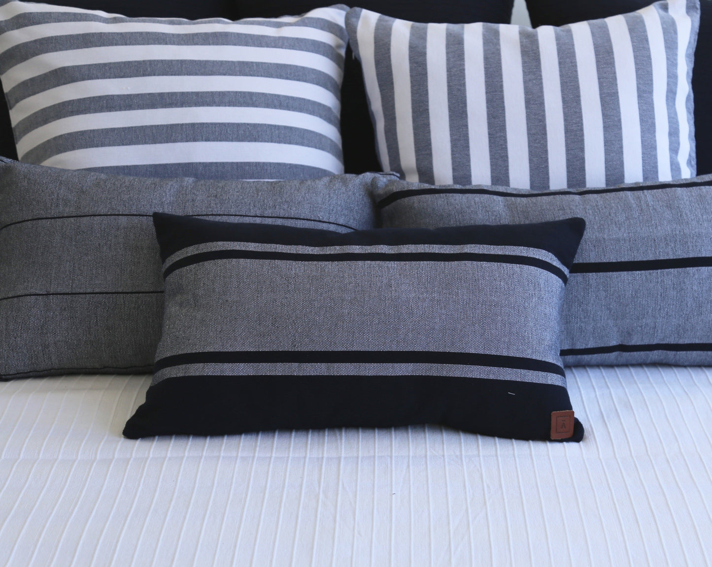 Tulipán Large Cushion Cover