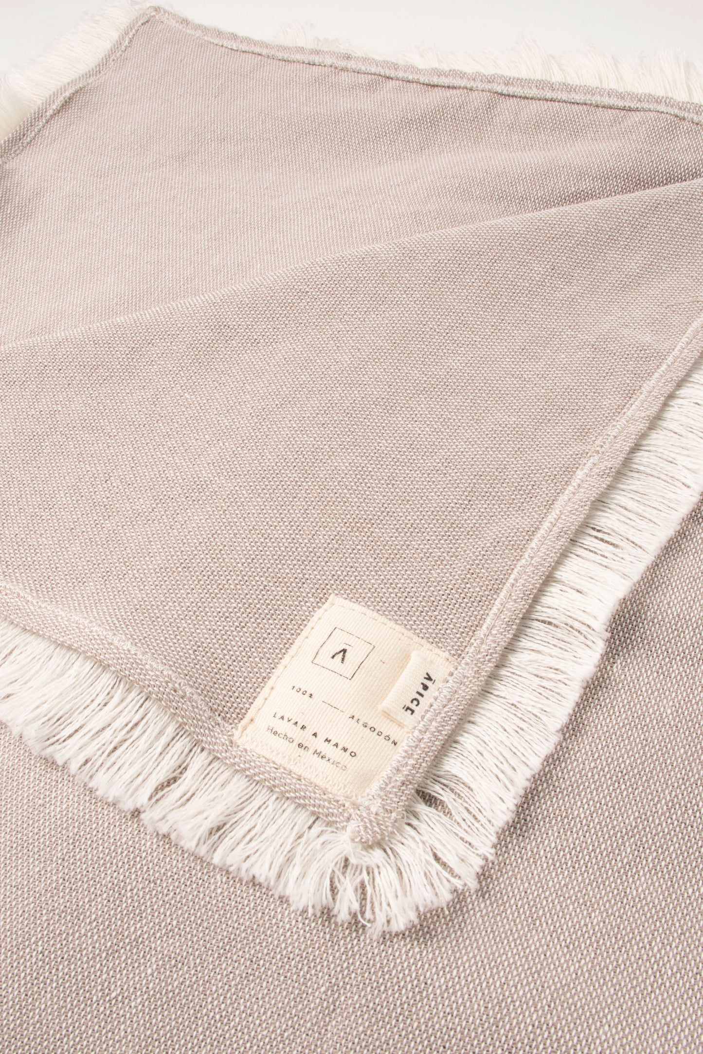 Toalla Magnolia con deshilado